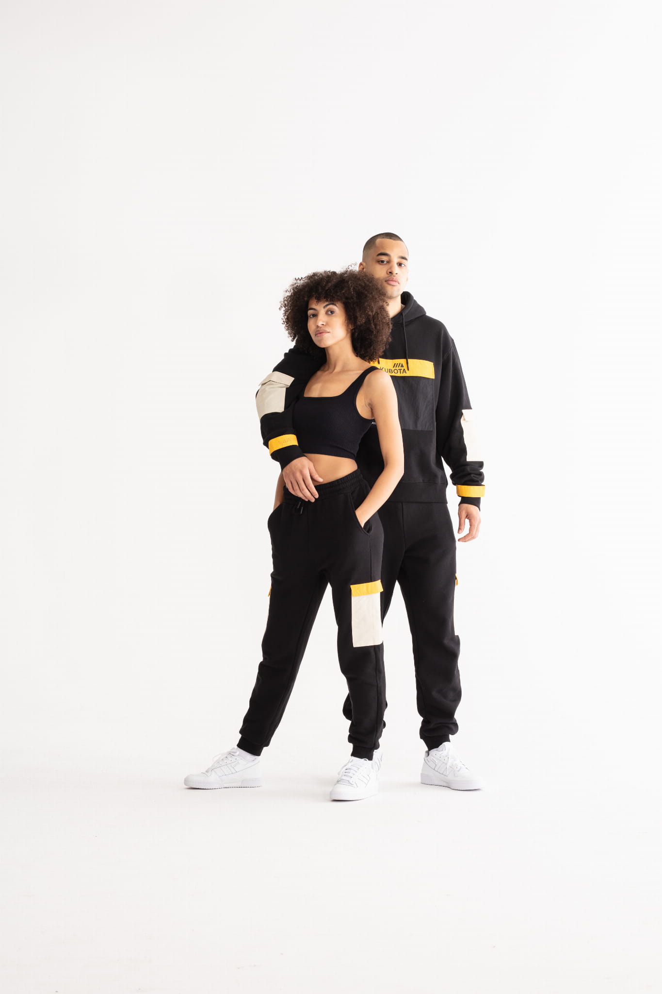 KUBOTA SPODNIE DRESOWE UNISEX CZARNE Z KOLOROWYMI WSTAWKAMI
