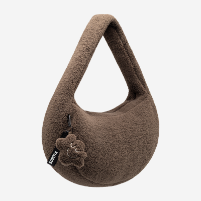 KUBOTA TORBA Z POLARU CUSHY Z BRELOKIEM COMFY CLUB BRĄZOWA